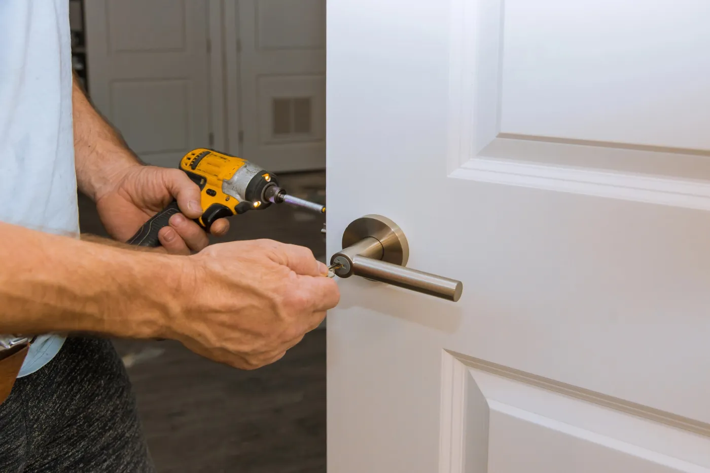 Remplacement d'une serrure multipoints A2P sur une porte d'entrée